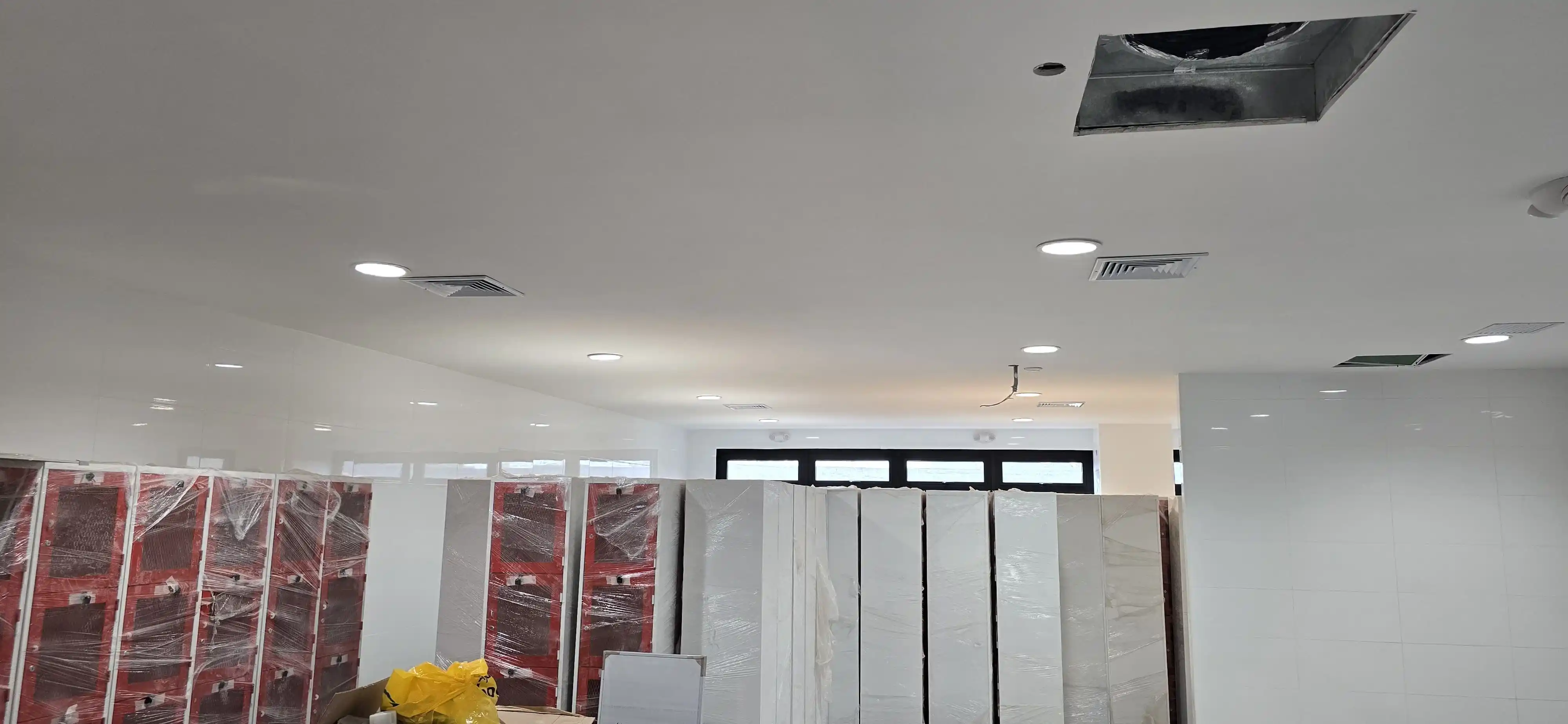 Diseño e instalación del sistema de iluminación para edificio administrativo
