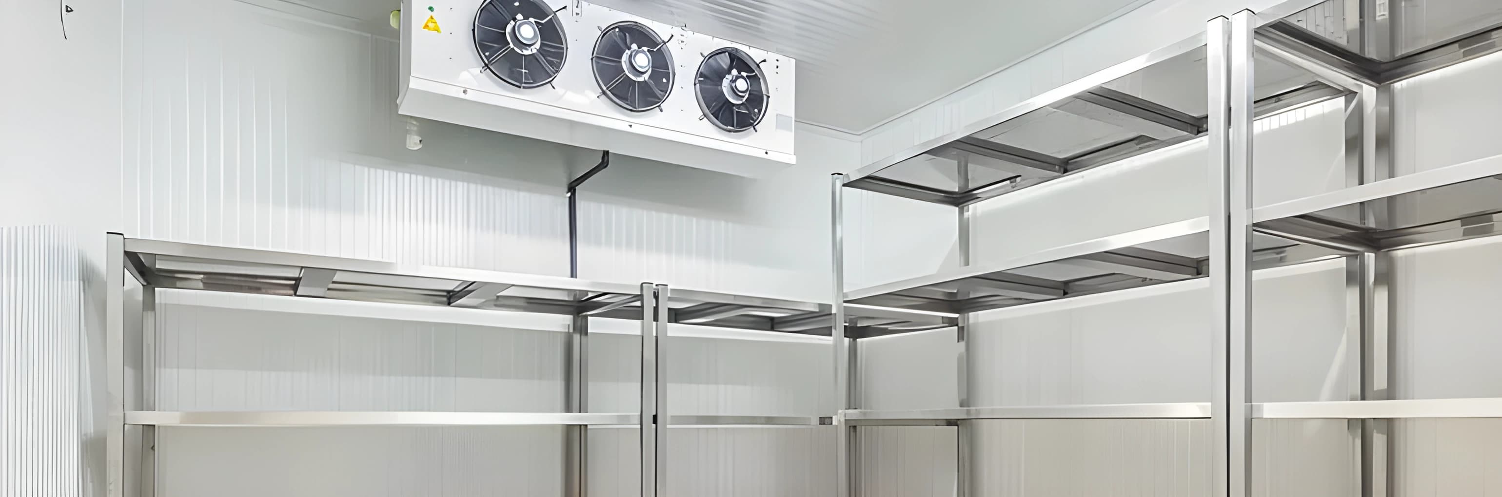 Ventiladores en cámara frigorífica de la cadena de frío