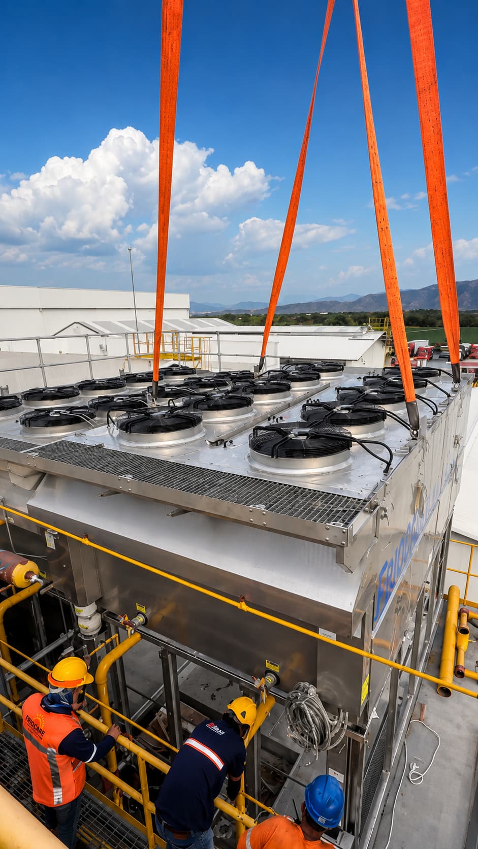Equipos de refrigeración de procesos con ventiladores axiales en cubierta industrial