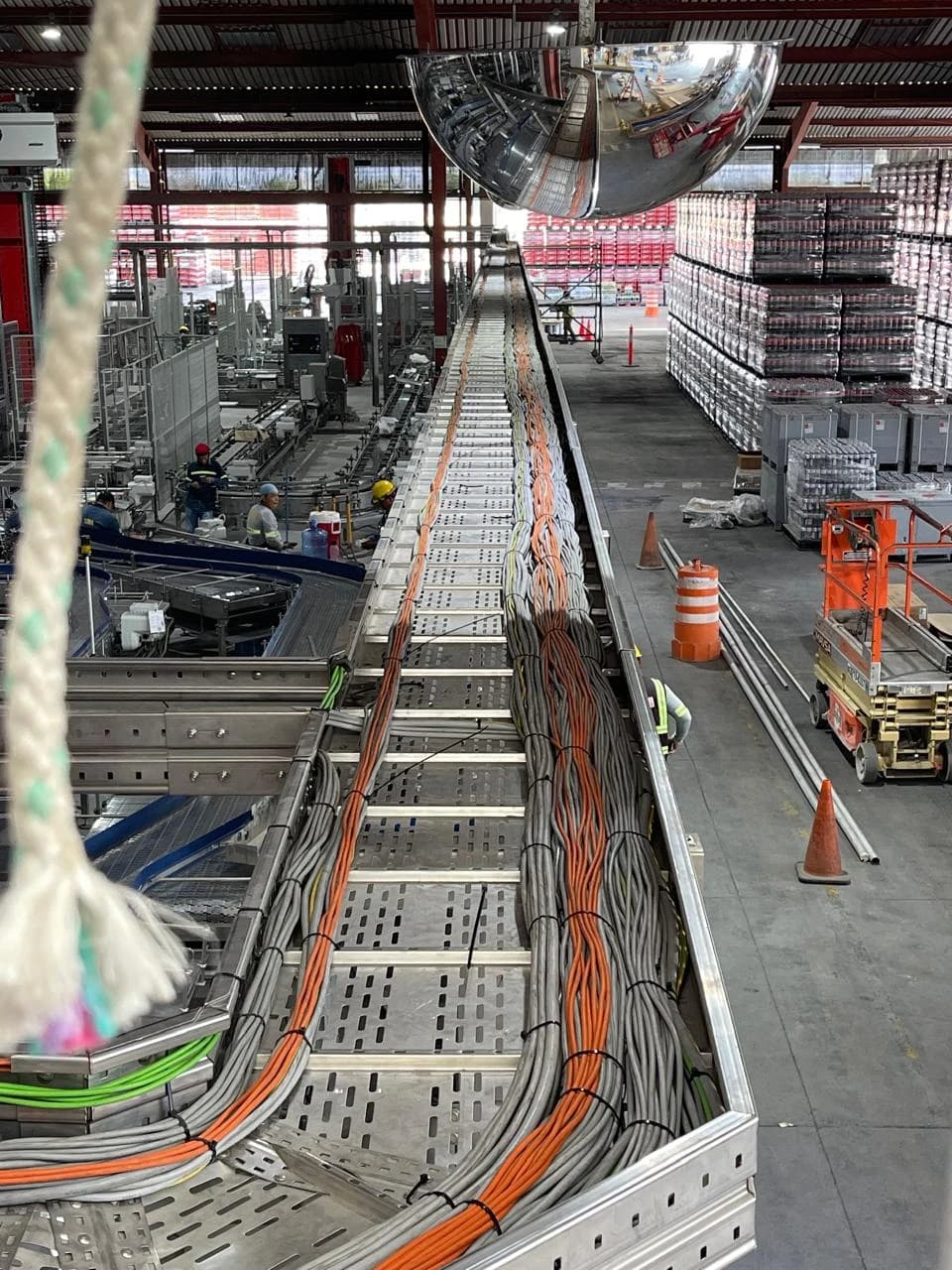 Canalizaciones, escalerilla y tubería eléctrica