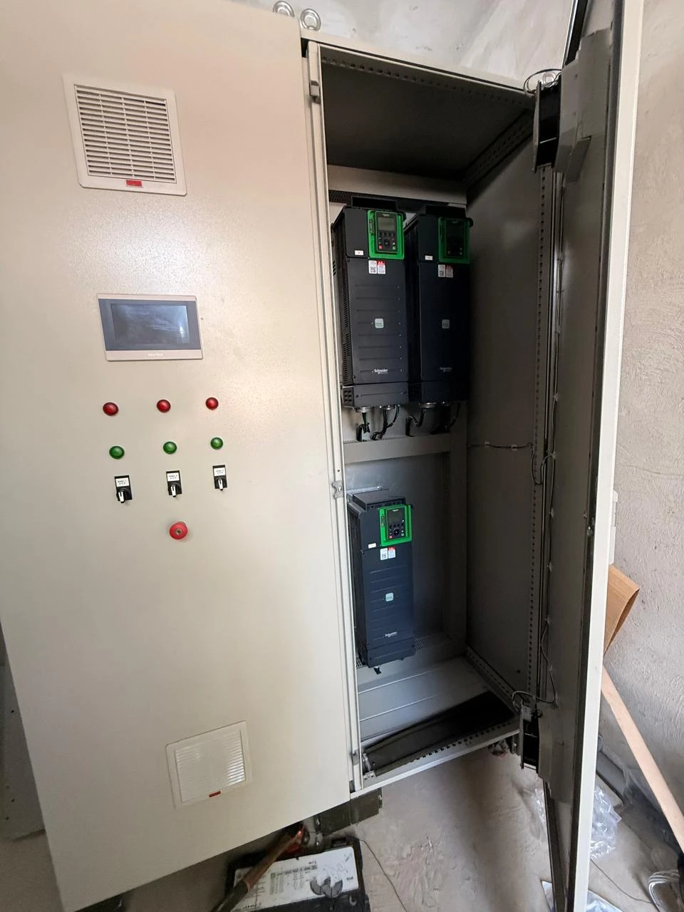Conexión de alimentadores de gran calibre en el sistema de distribución
