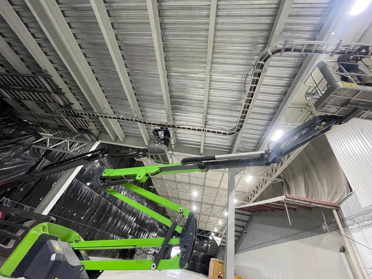 Instalación del tablero de potencia asociado al sistema de bombeo