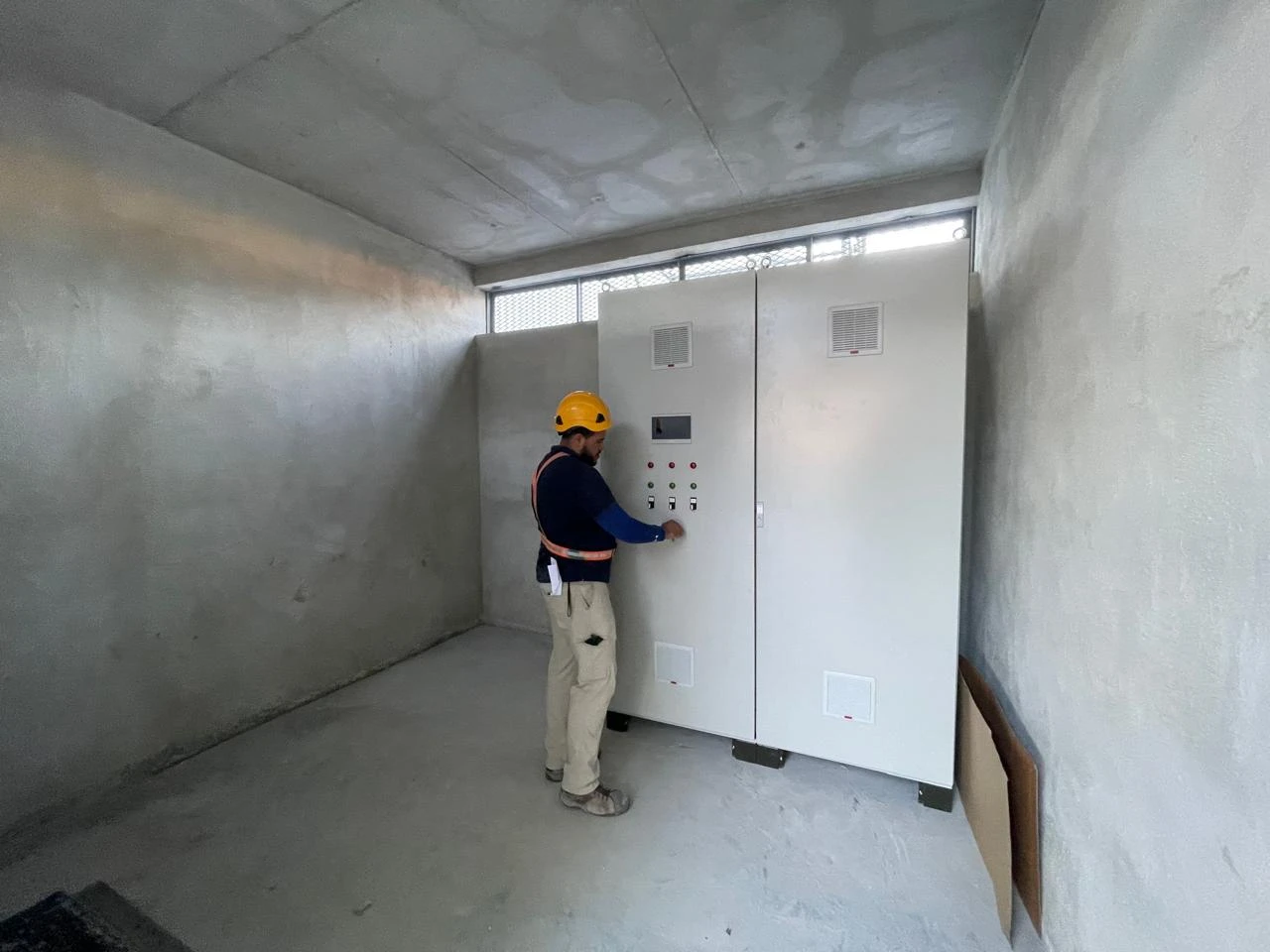 Canalización elevada para los circuitos de potencia y control