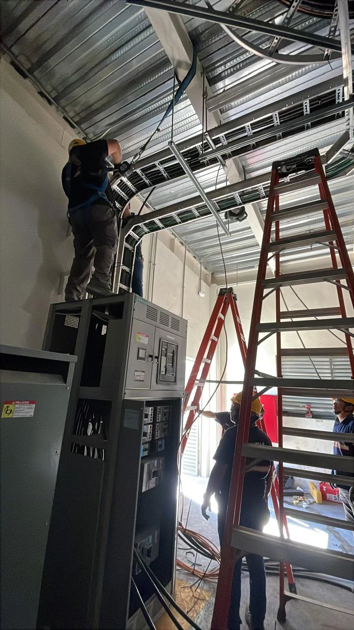 Conexión del tablero Siemens para distribución de energía hacia las bombas