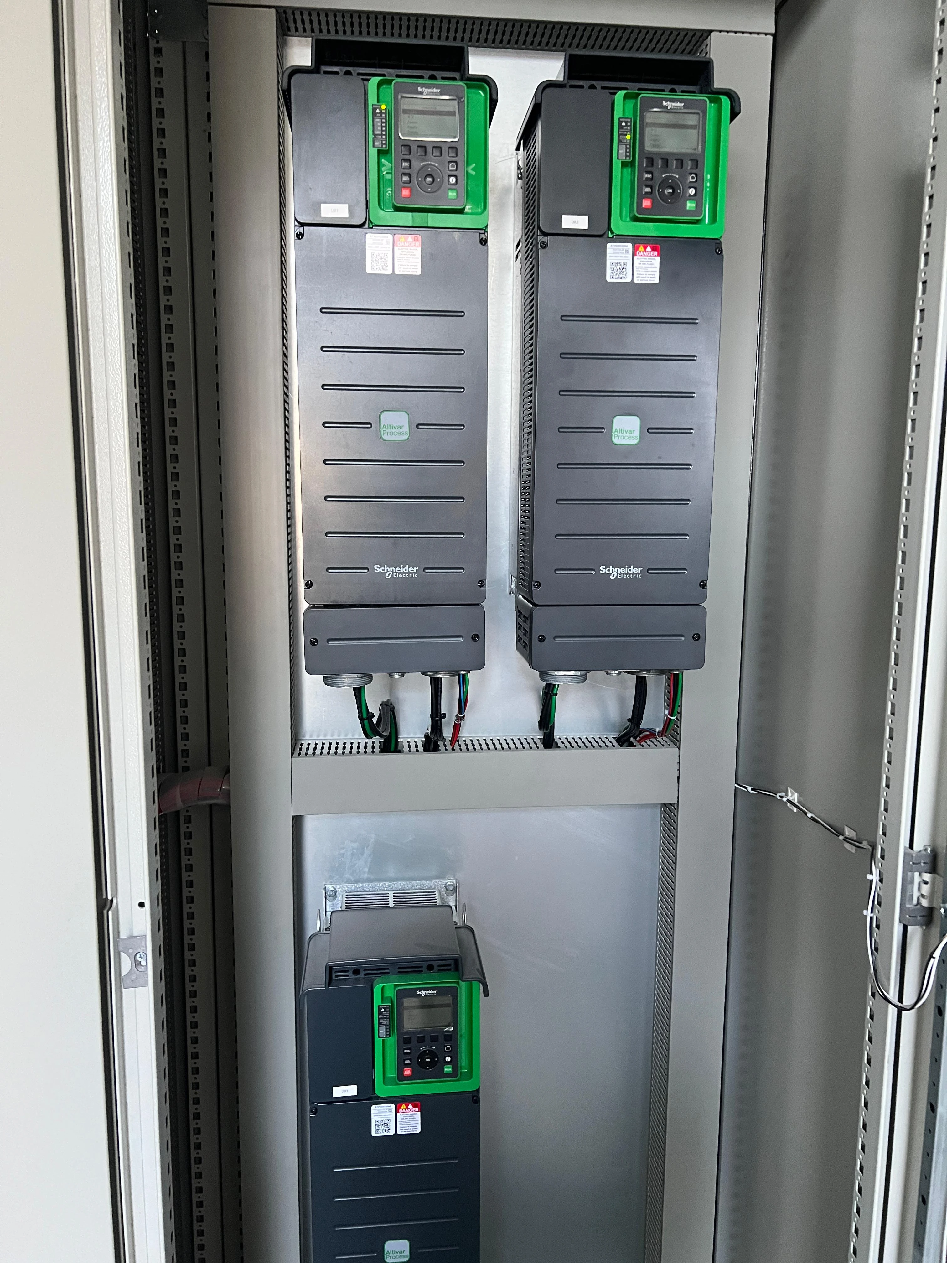 Sistema eléctrico terminado para alimentación y control de bombas industriales