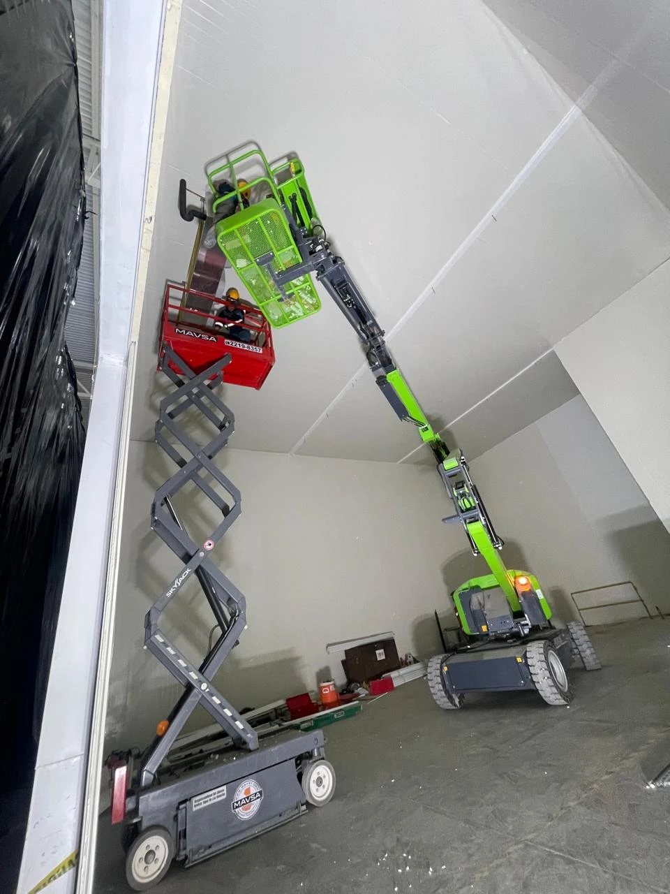 Instalación de un cuarto congelado mediante paneles PIR