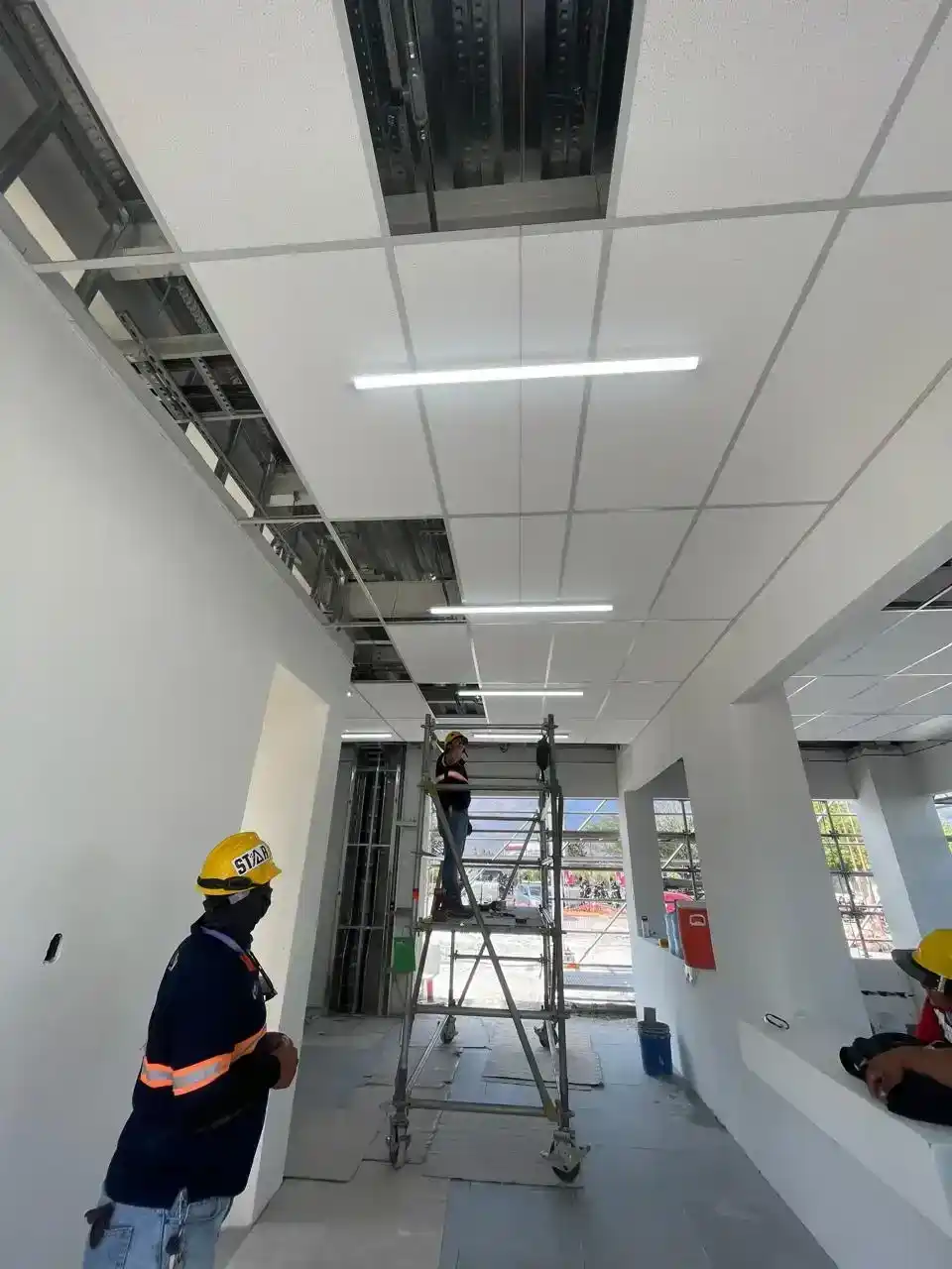 Sistema de iluminación interior en un ambiente corporativo de Coca-Cola
