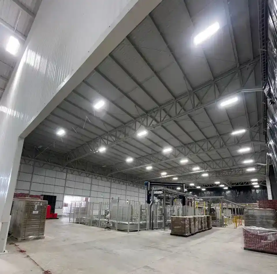 Infraestructura de iluminación integrada a la nave industrial