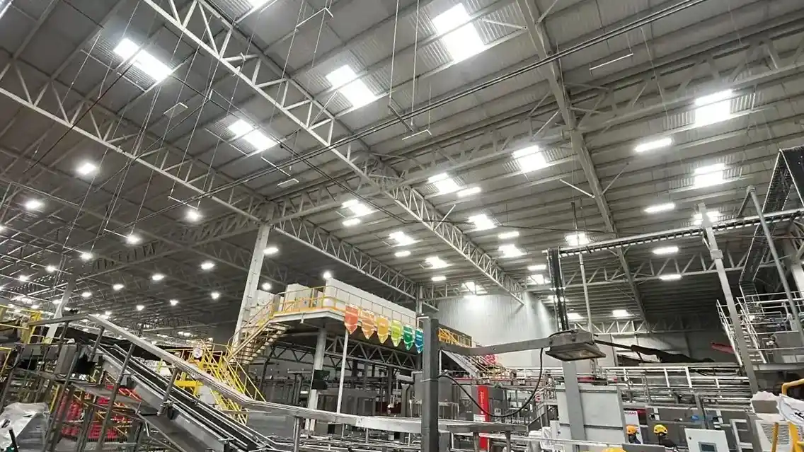 Sistema de control centralizado para la iluminación de las plantas de producción