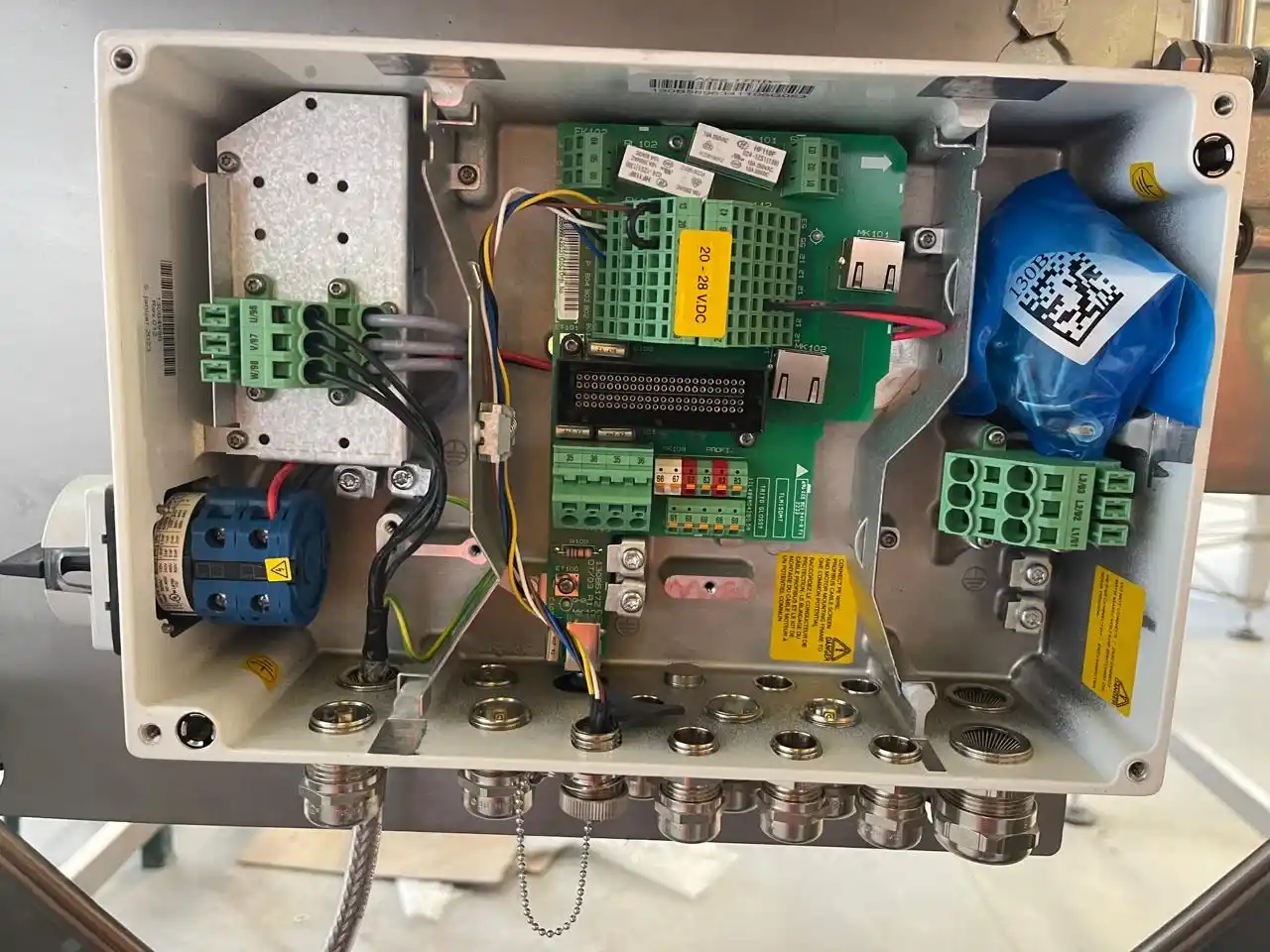 Tendido e identificación de conductores eléctricos para equipos industriales