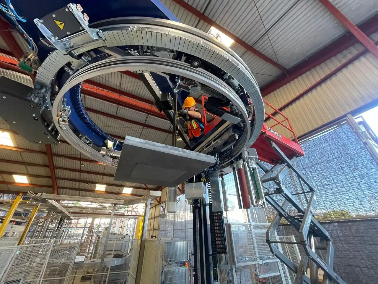 Instalación eléctrica en los sistemas de transporte de la línea PET Krones