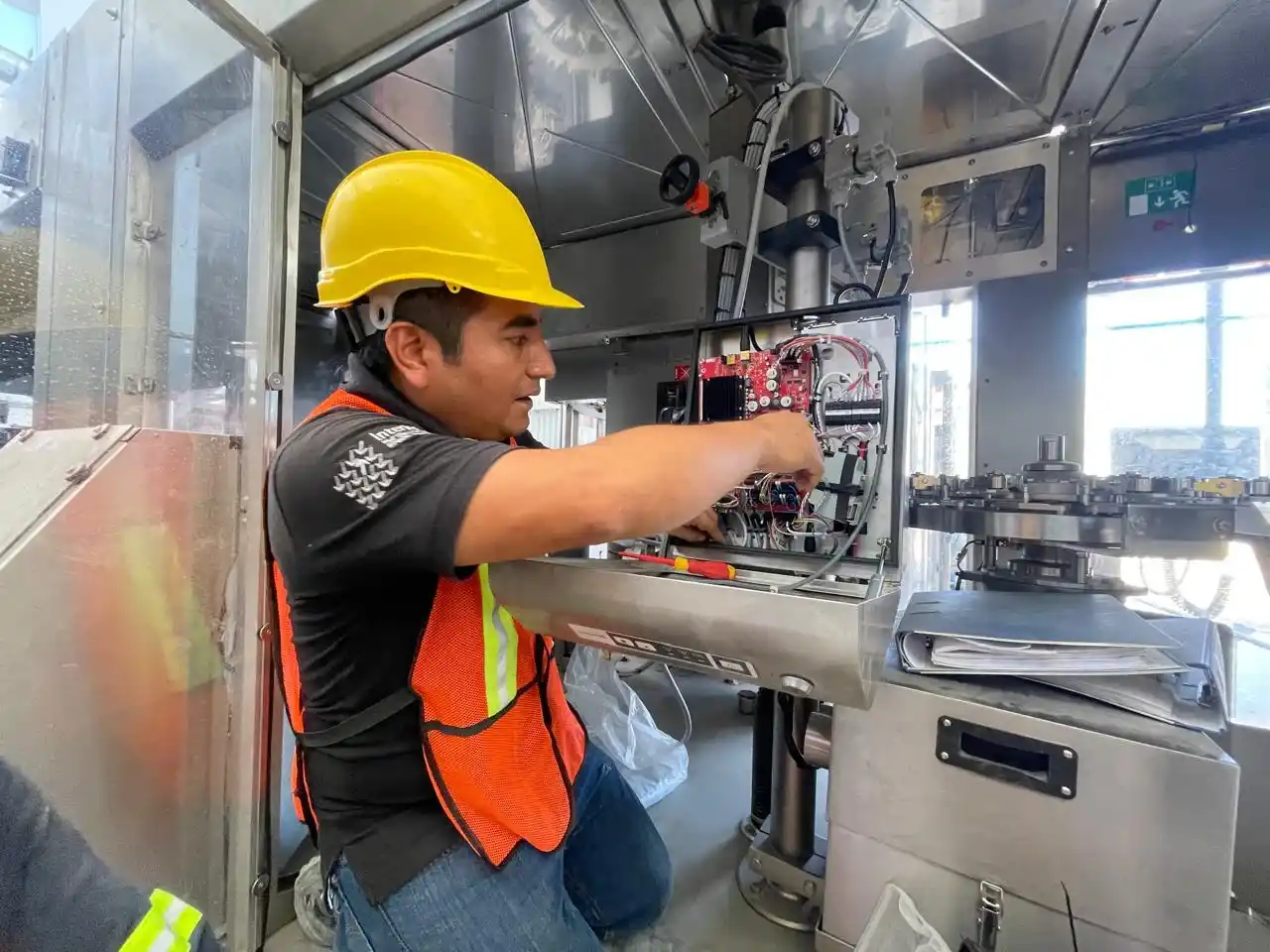 Conexionado de motores asociados al transporte de producto