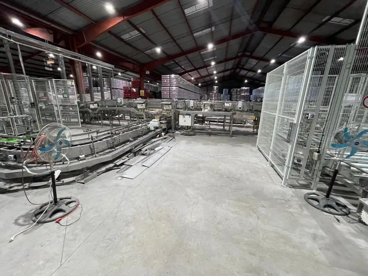 Organización de cableado de potencia y control sobre maquinaria Krones