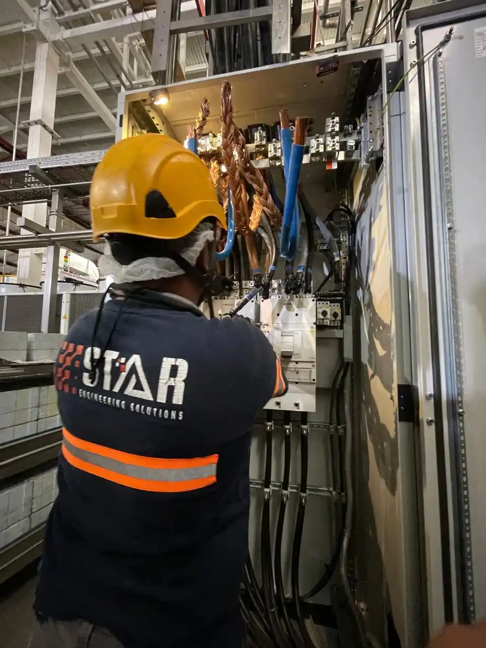 Instalación eléctrica de transportadores para el movimiento de envases