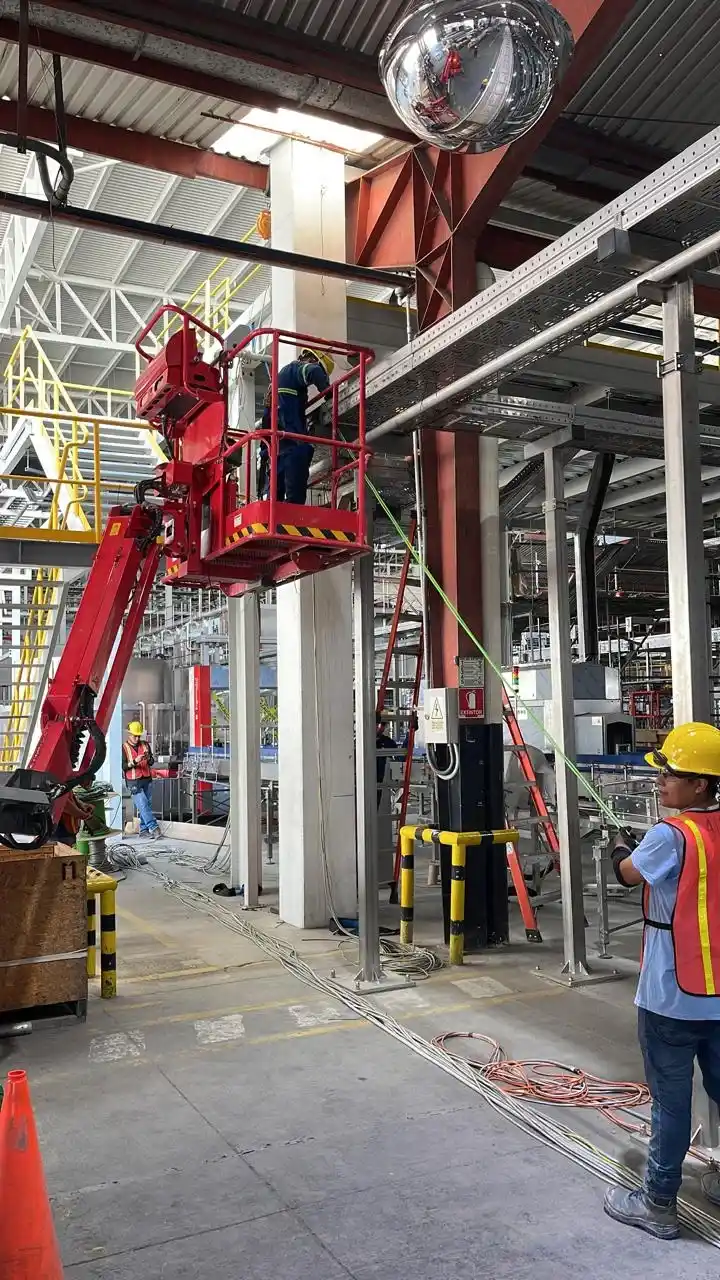 Recorridos elevados para cableado de potencia, control y comunicación