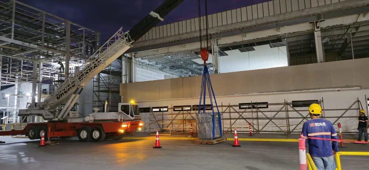 Maniobra controlada para el ingreso del transformador al edificio