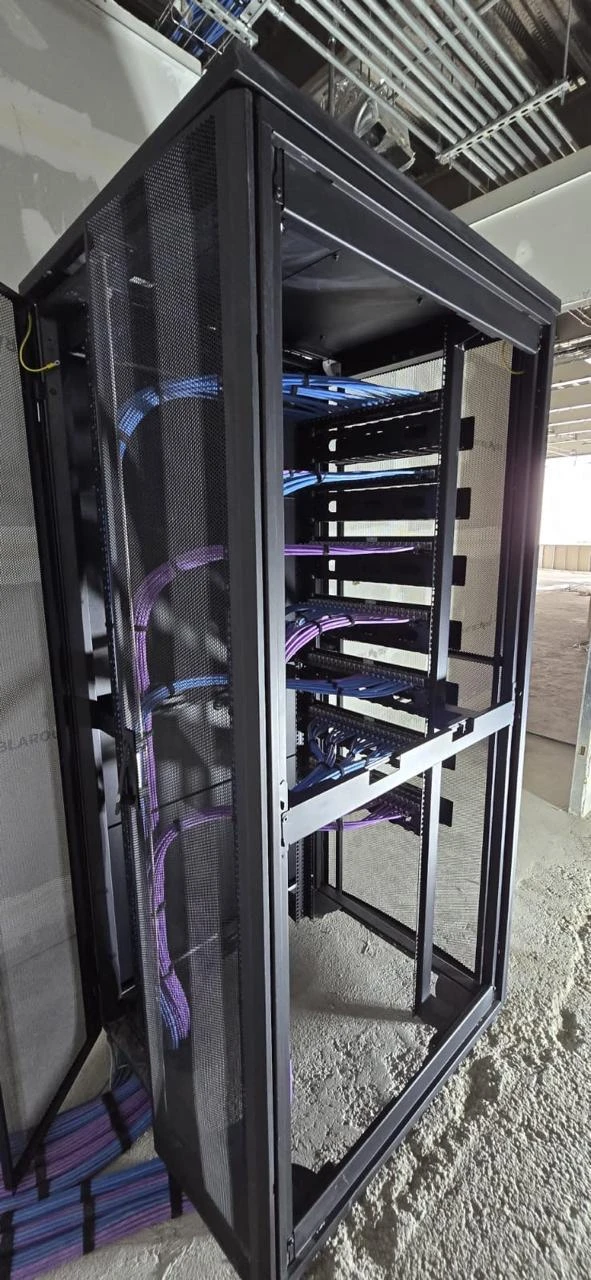 Instalación de tubería certificada UL para proteger enlaces de comunicación