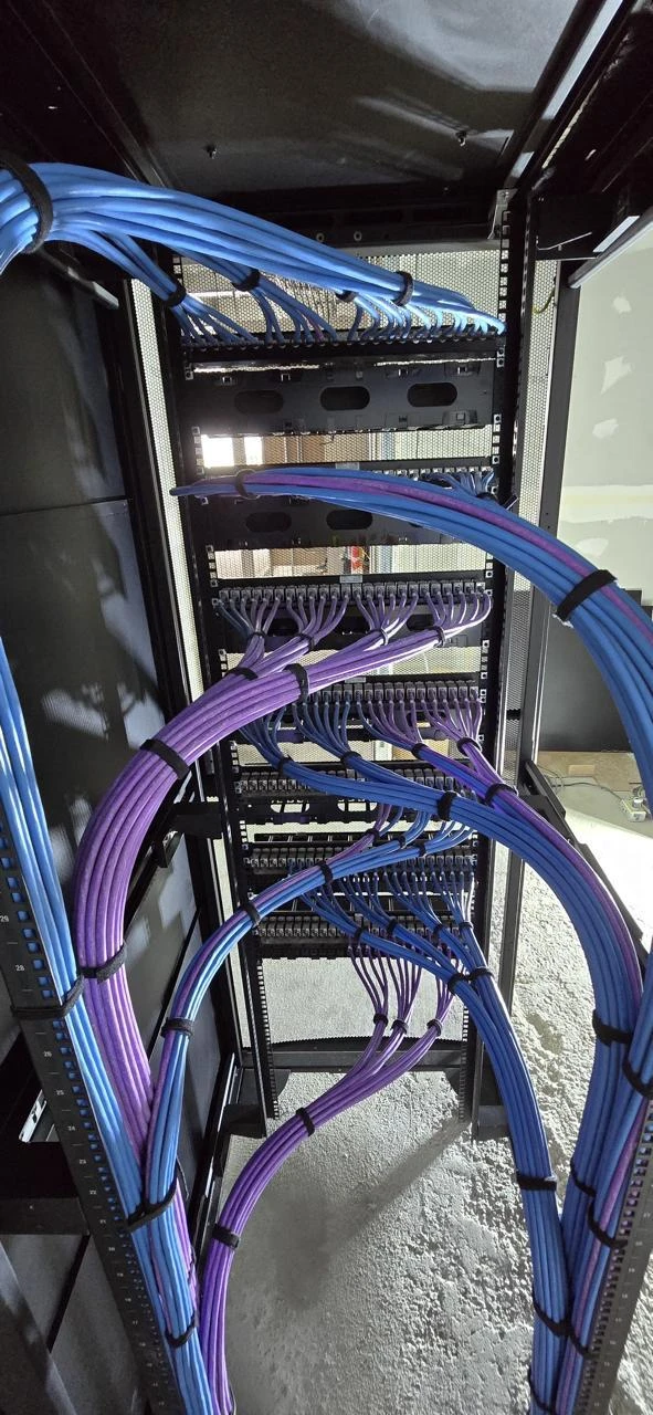 Enlaces de fibra óptica integrados a la infraestructura de telecomunicaciones