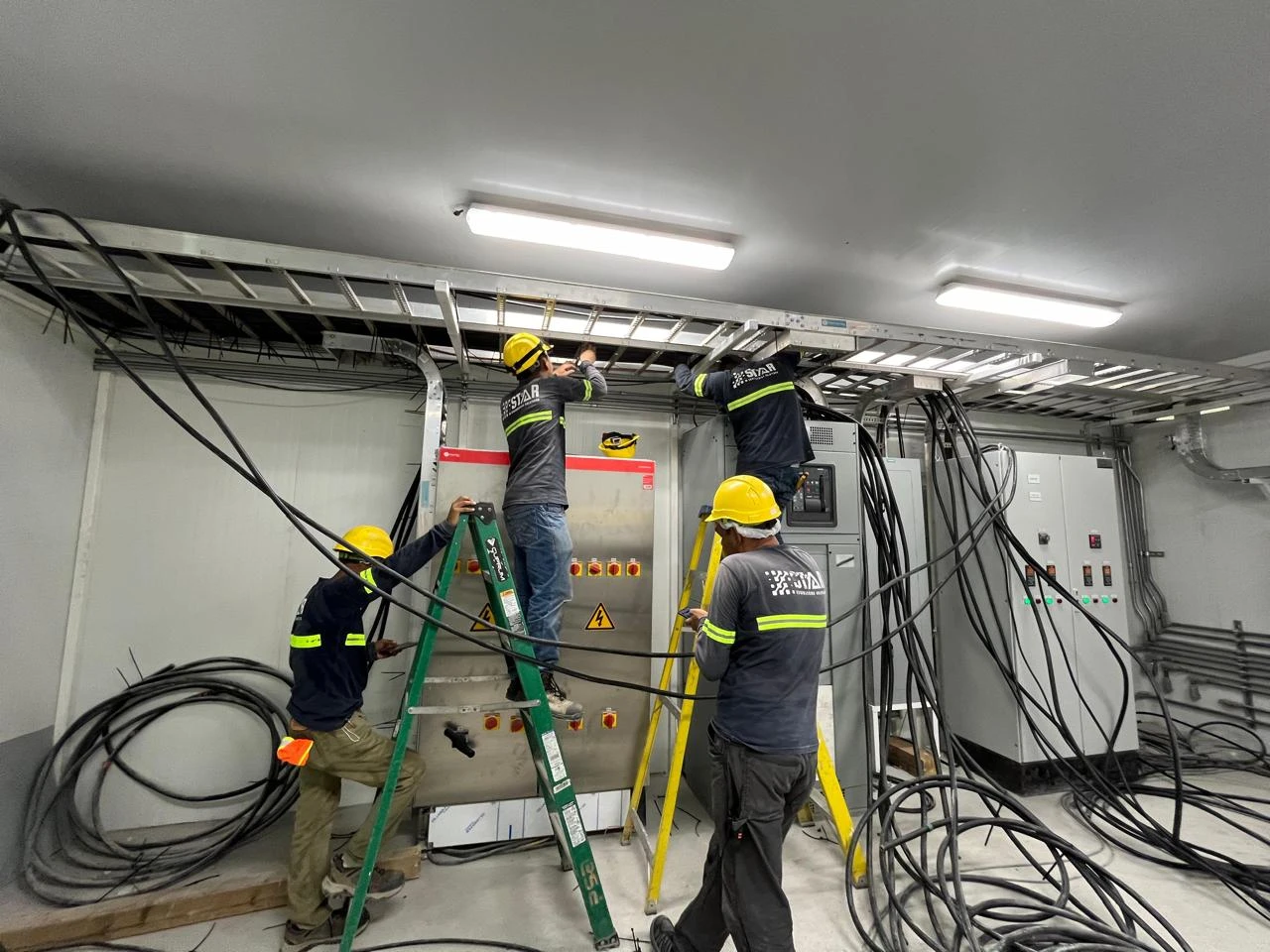 Instalación de conductores eléctricos de potencia hacia los tableros