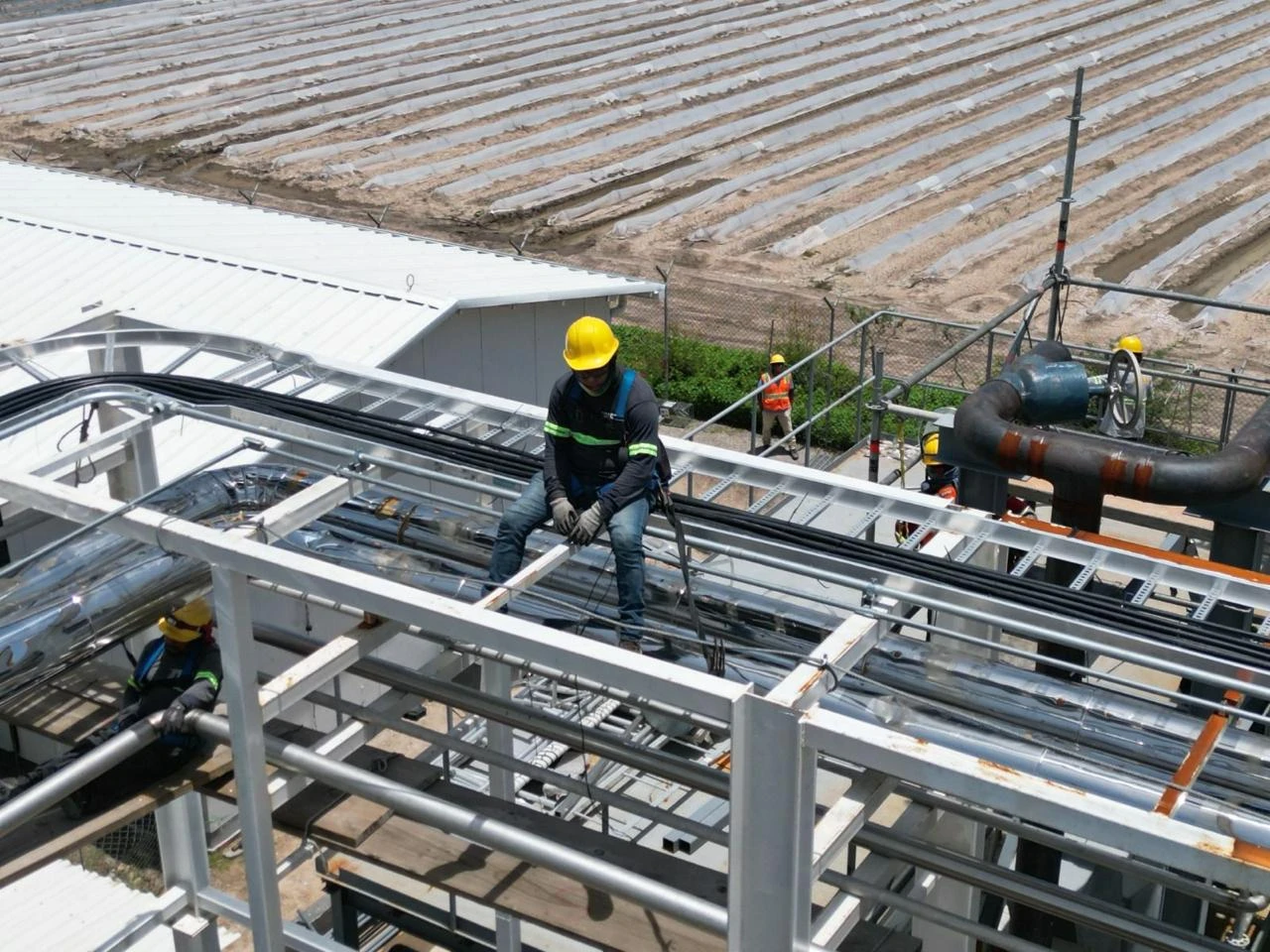 Integración de tableros de potencia y control en sala eléctrica