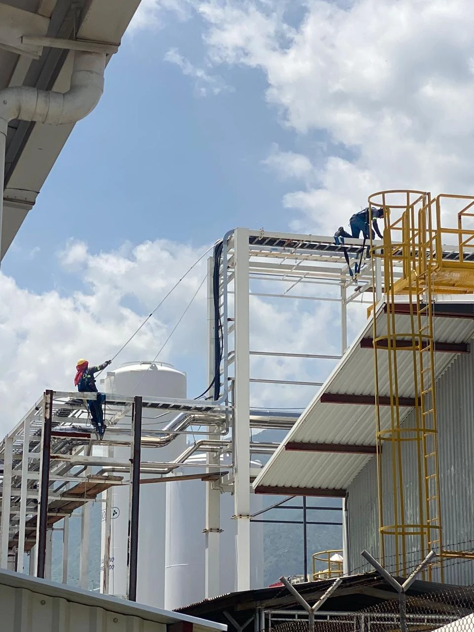 Organización de conductores eléctricos para la alimentación de equipos