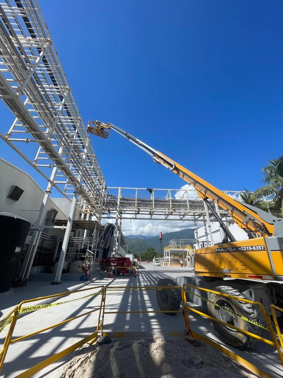 Tendido de acometidas principales dentro de la sala eléctrica