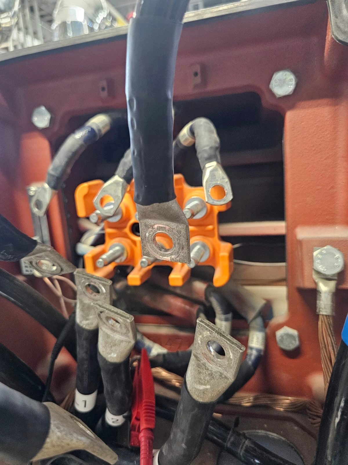Verificación de conexiones eléctricas mediante instrumentos calibrados
