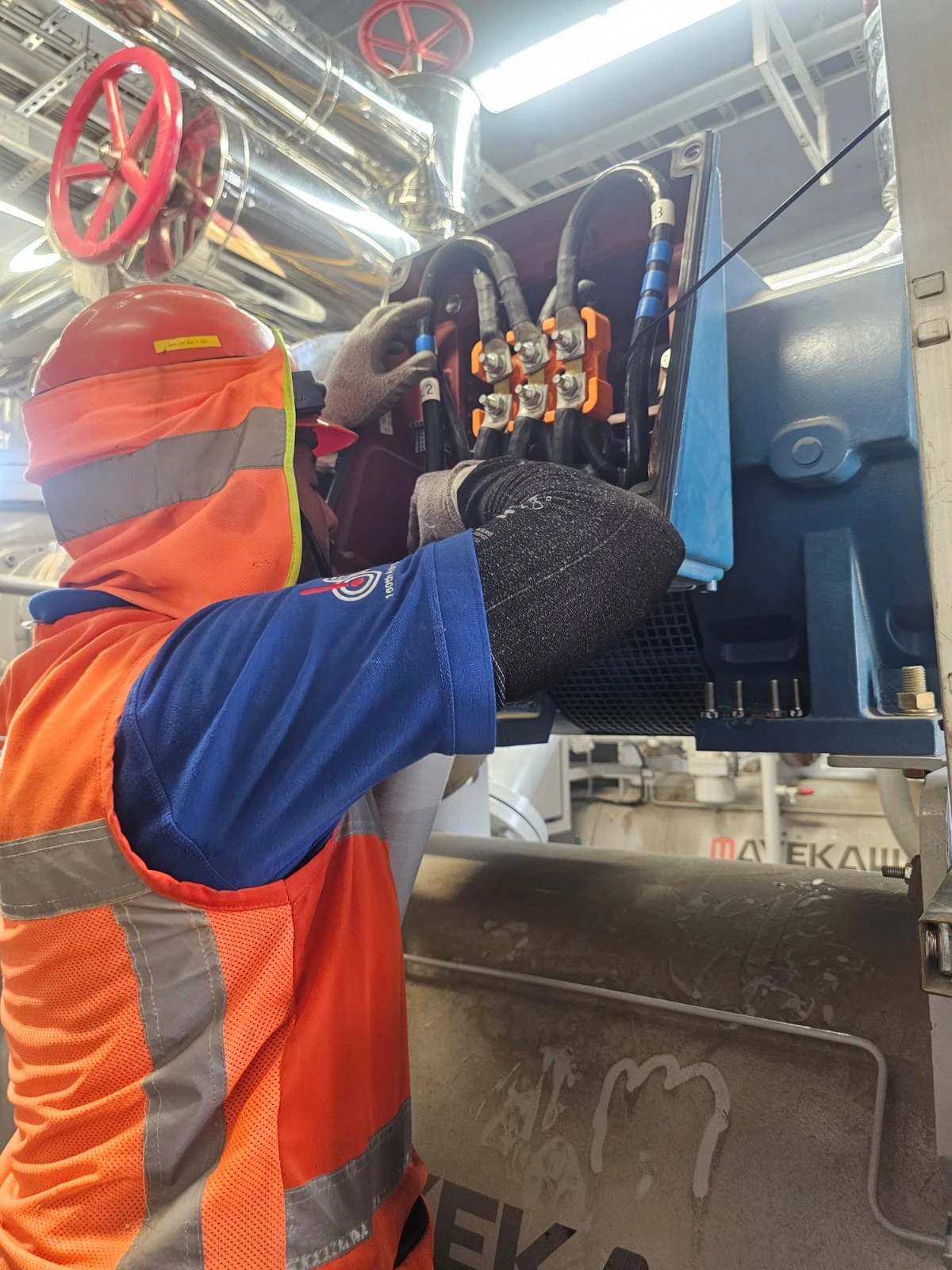 Conexiones de potencia instaladas en equipos de refrigeración industrial