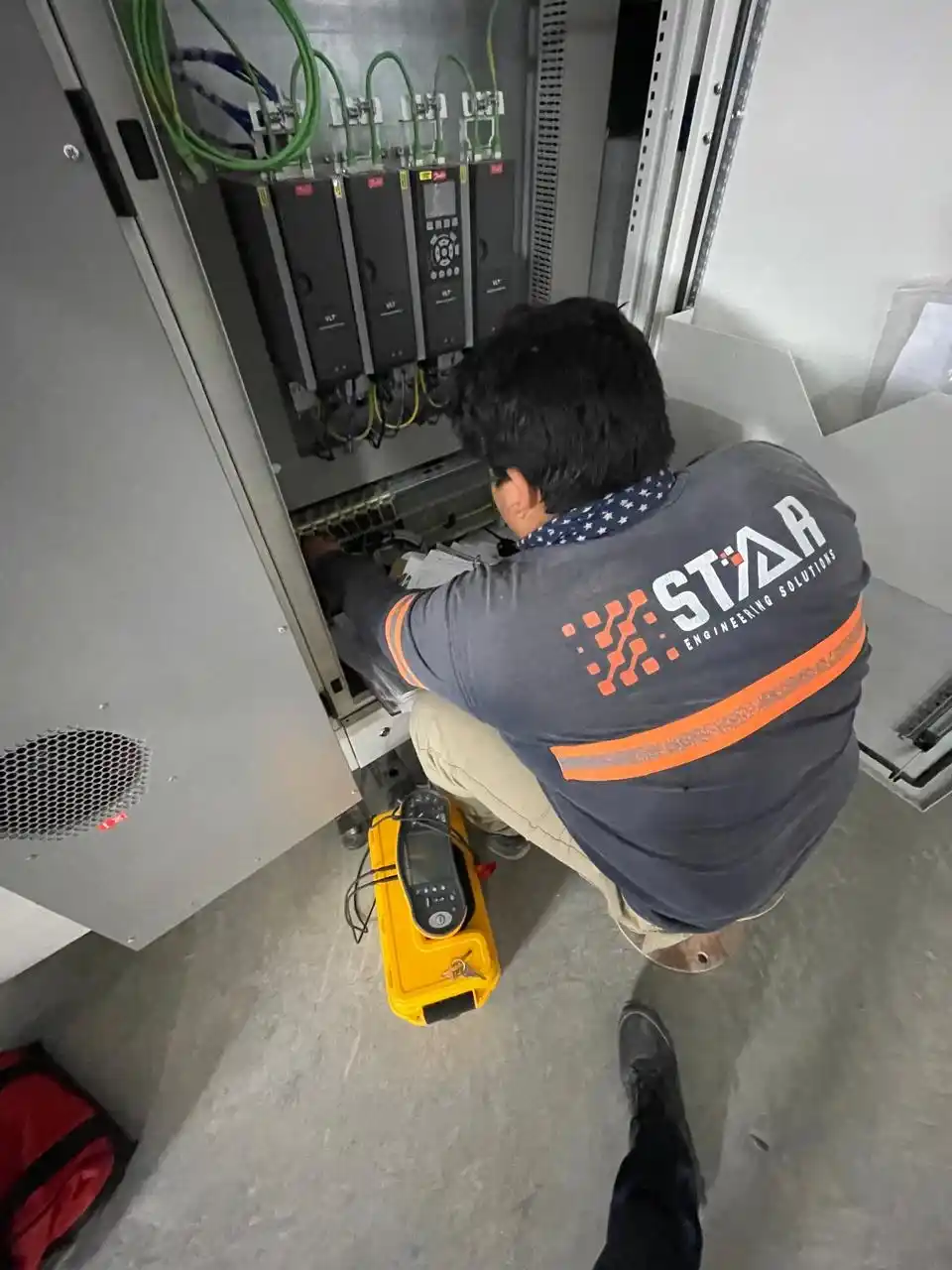 Revisión de la infraestructura eléctrica integrada a una línea industrial de lata