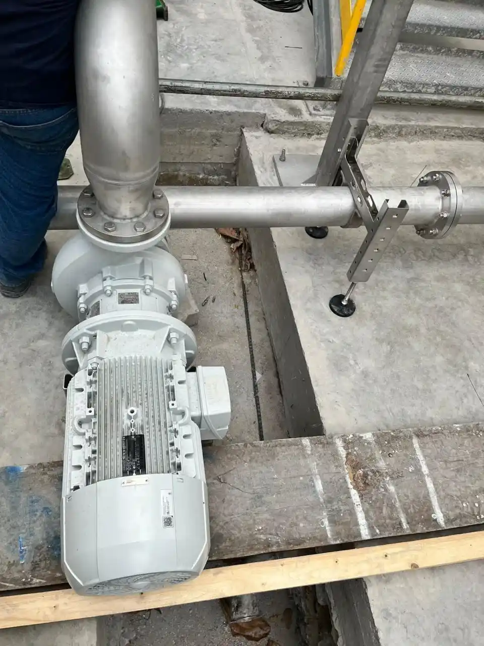 Prueba de aislamiento en circuitos eléctricos de maquinaria industrial